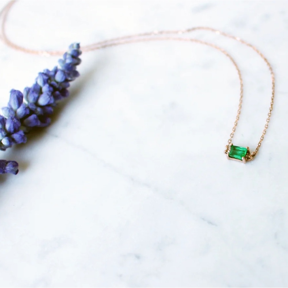 Dainty Emerald necklace - Picture 2 of 7